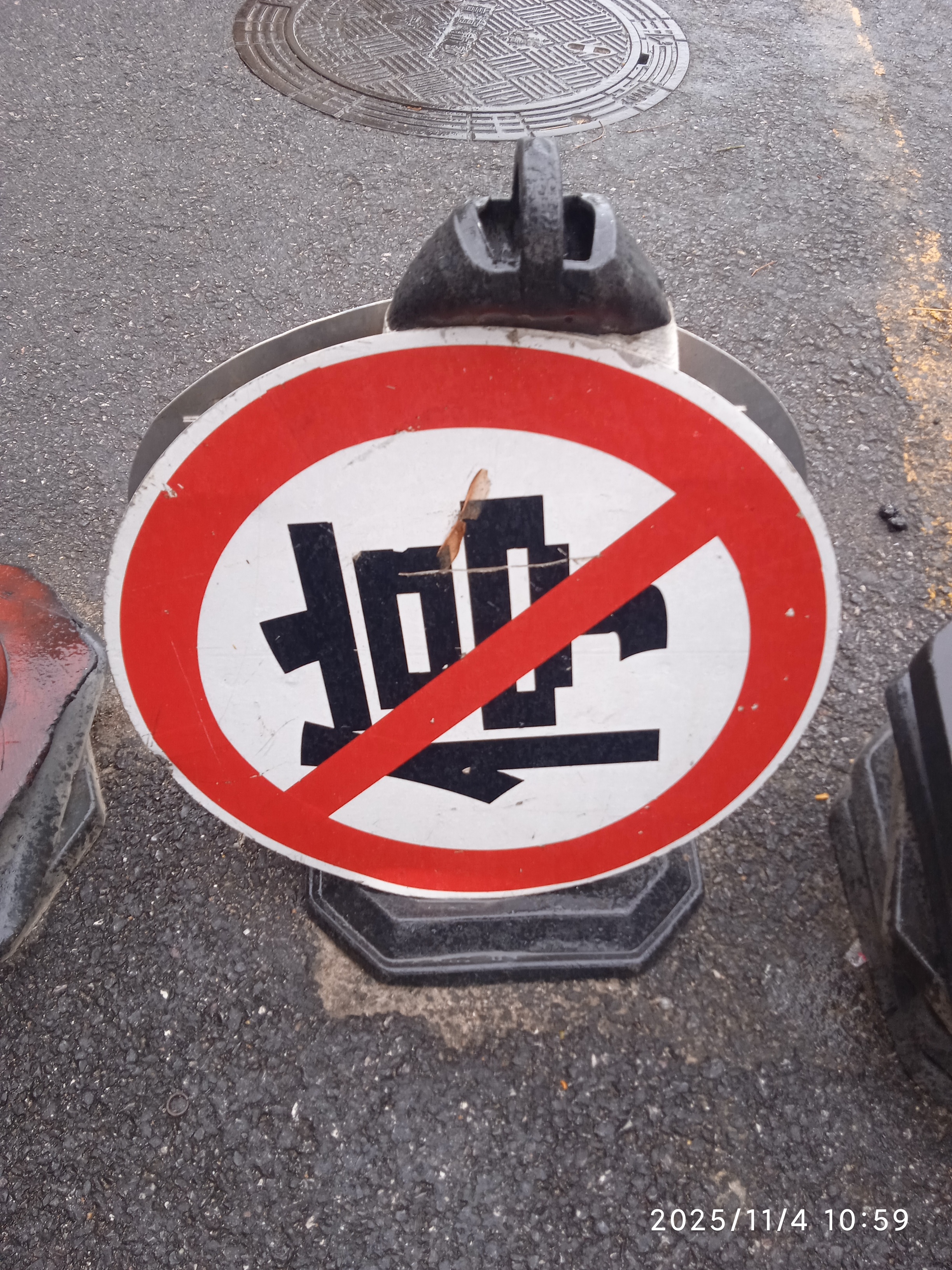 禁止左转交通标志牌